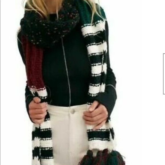🆕New with tags FREE PEOPLE NOVA TASSEL SCARF - Picture 4 of 9